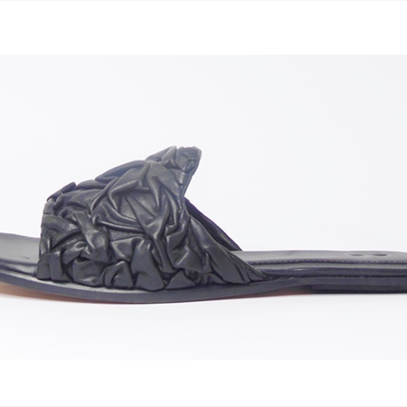 U001 Flat SandalBlackMultiple Sizes
